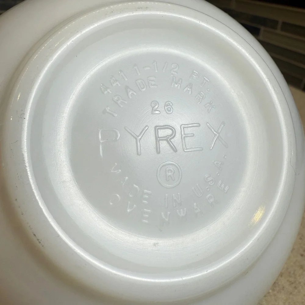 Vintage Pyrex 441 Butterprint Cinderella Mixing Bowl 1.5pt Turquoise White Amish